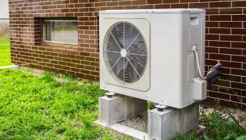 One homeowner shared their heat pump thermostat readings to show how effective Mitsubishi systems are at keeping indoor temperatures comfortable.