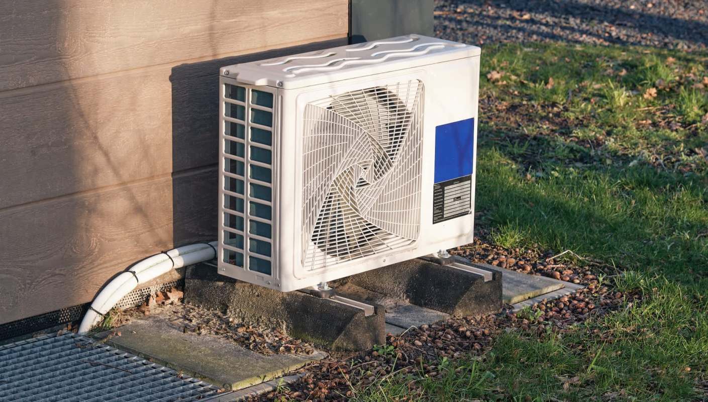 British TV presenter Laura Hamilton explained on TikTok how heat pumps work and how they can save you money on your energy bills.