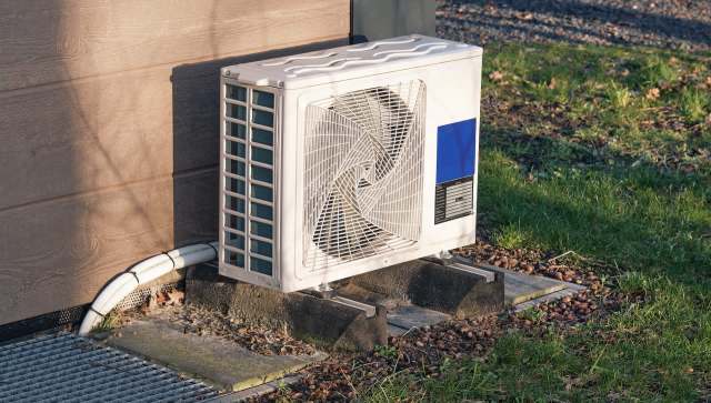 British TV presenter Laura Hamilton explained on TikTok how heat pumps work and how they can save you money on your energy bills.