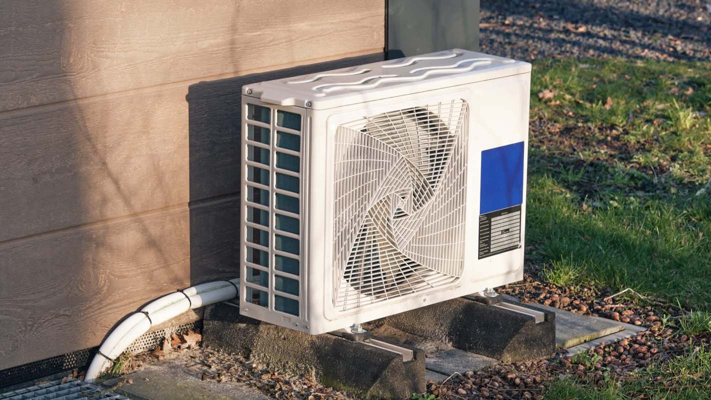 Heat pumps are a great way to efficiently heat a building — but outdated worries and opposition from fossil fuel companies are holding adoption back.