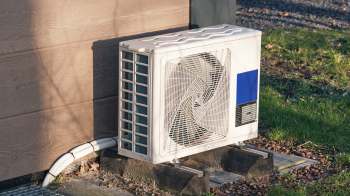 Heat pumps are a great way to efficiently heat a building — but outdated worries and opposition from fossil fuel companies are holding adoption back.