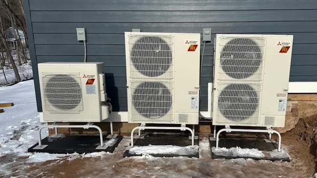 One New England homeowner shared how their heat pump had no issue keeping up with temperatures, even in the cold and snow.