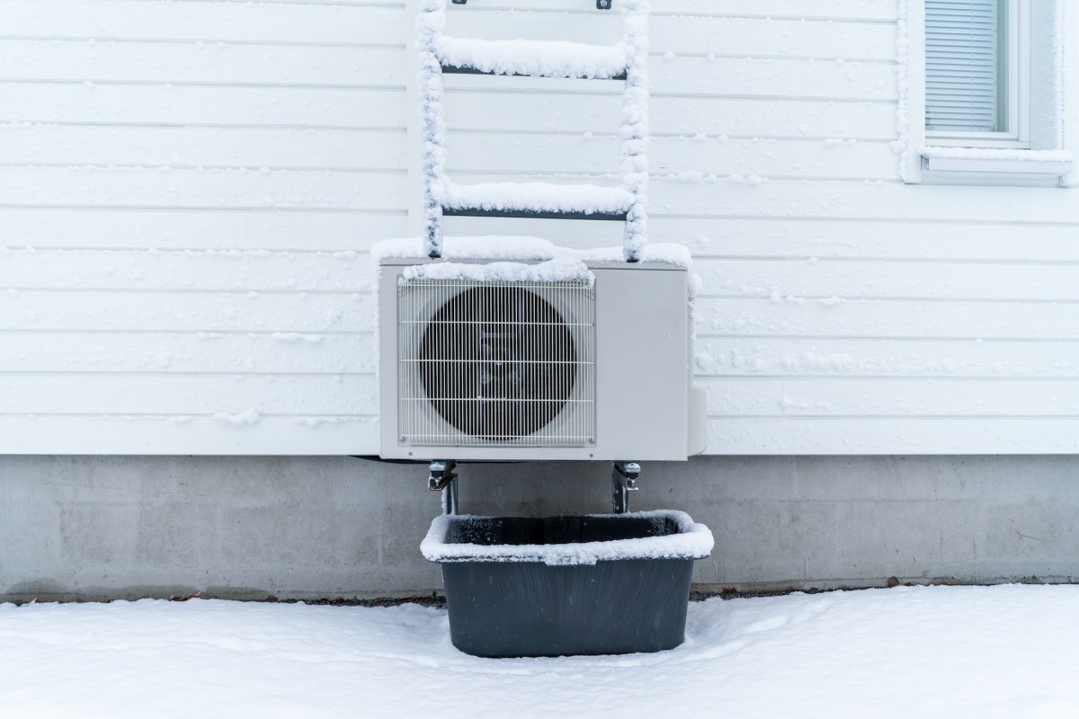 This Lennox heat pump performance review reinforces that heat pumps perform well in cold weather and even during snow and ice storms.