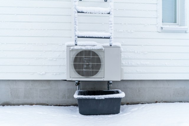 This Lennox heat pump performance review reinforces that heat pumps perform well in cold weather and even during snow and ice storms.