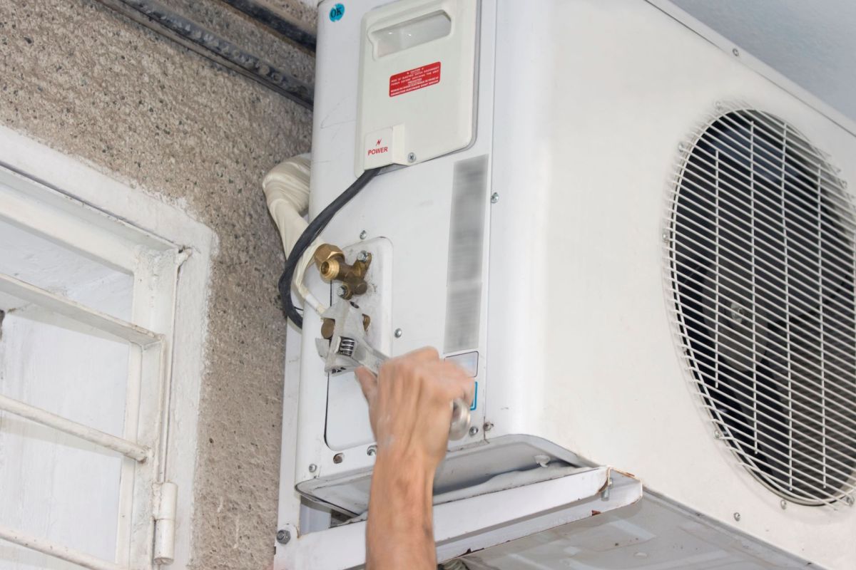 A Northern Minnesota homeowner got the runaround when they sought help for a broken heat pump amid winter weather.