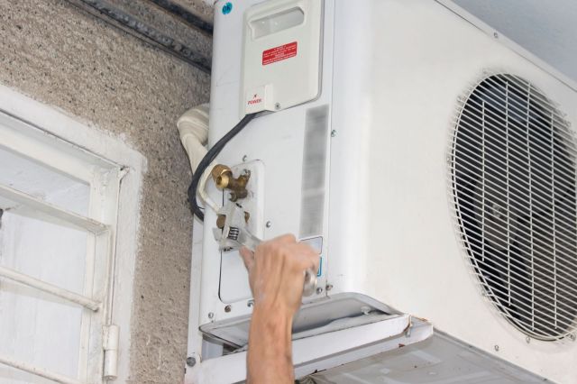 A Northern Minnesota homeowner got the runaround when they sought help for a broken heat pump amid winter weather.