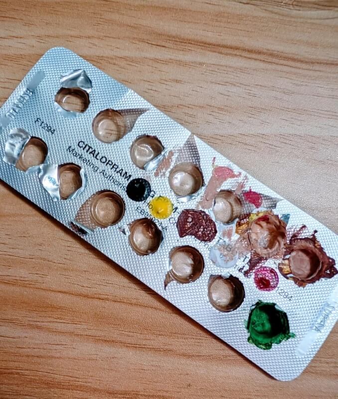 One resourceful artist found a clever way to repurpose their used pill packets as mini painting palettes.