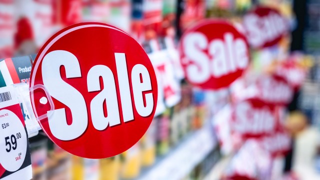 Climbing grocery prices have seen Canadians flock to liquidation-style stores in an effort to save some money.