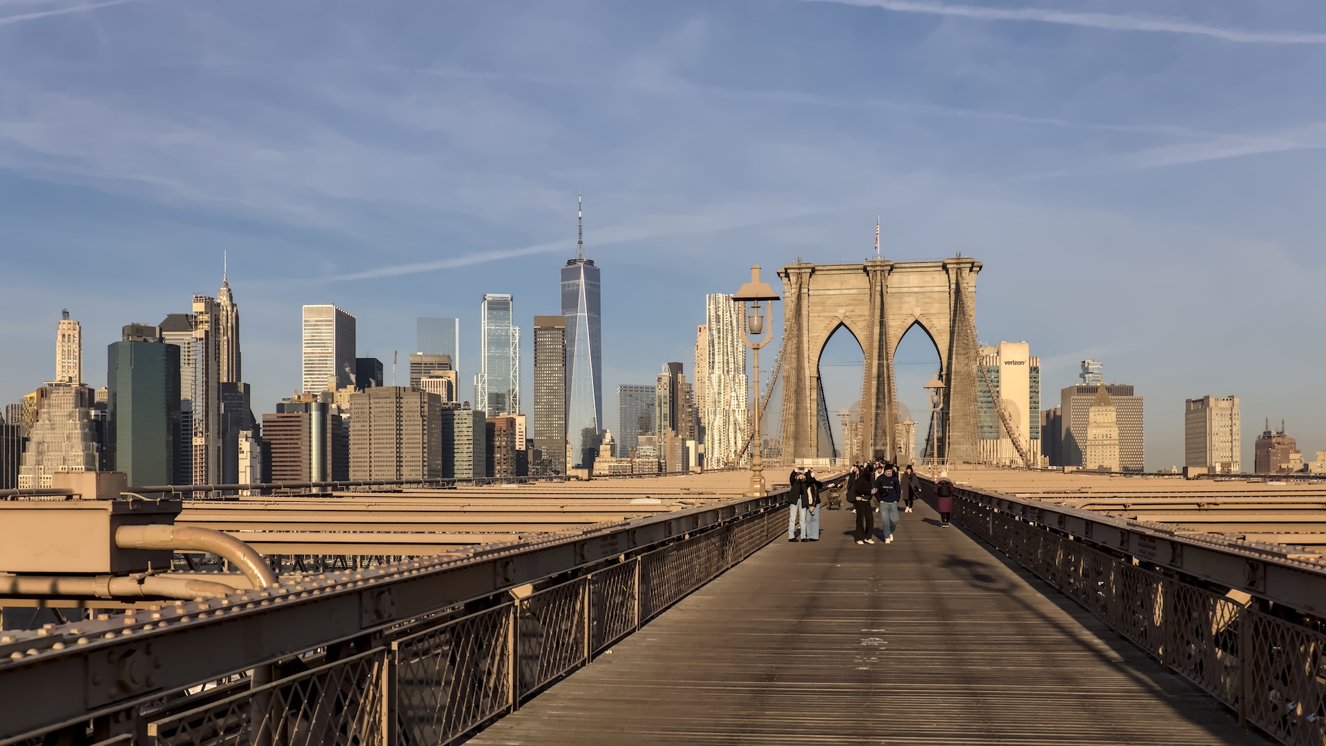 Tourists spark heated debate over controversial trend taking over Brooklyn Bridge: 'It's just … disgusting'