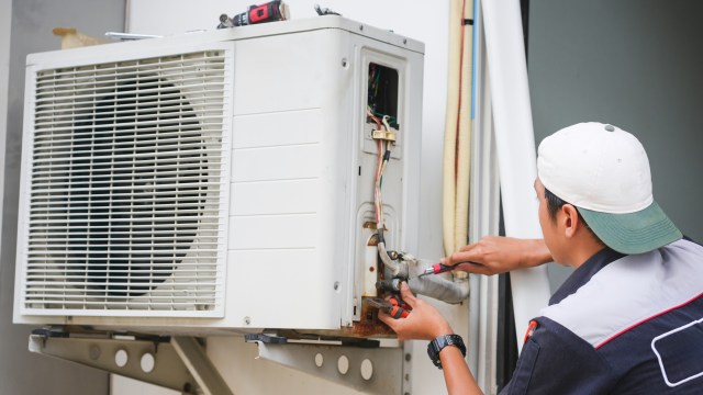 When an Ottawa homeowner watched installers set up their new heat pump last summer, they trusted the professionals, who didn't actually know what they were doing.