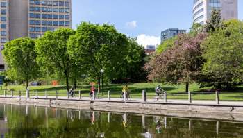 A federal appeals court's ruling will let Ottawa continue labeling plastic products as harmful, keeping the ban on single-use plastics in place.