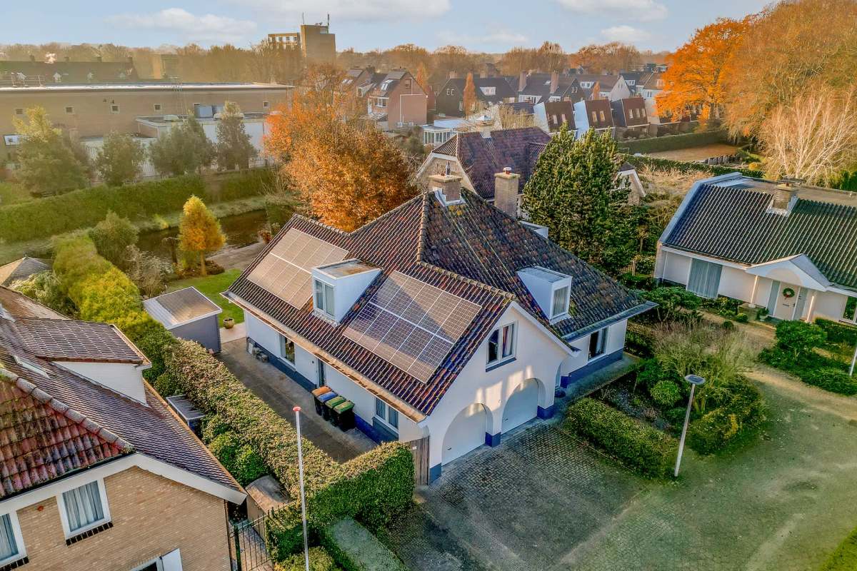 A recent Reddit post sent out a warning to future homebuyers about the dangers of inherited solar contracts and non-responsive providers.