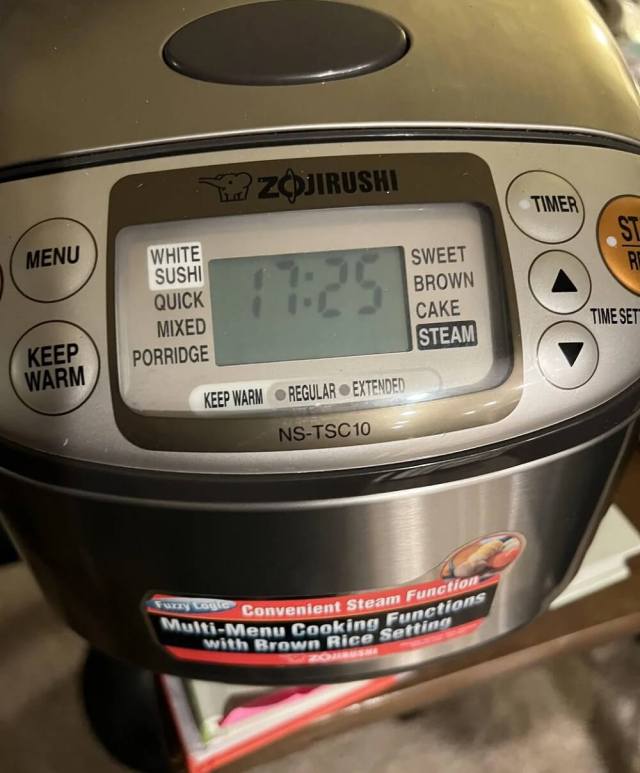 One lucky thrifter found a Zojirushi rice cooker at 97% off.