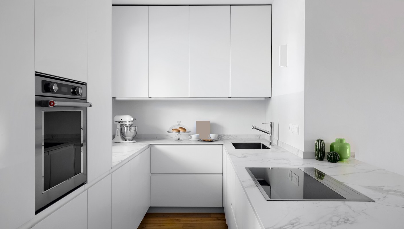 One chef's review of induction and gas stoves helps chefs and home cooks evaluate the two options by debunking myths of both.