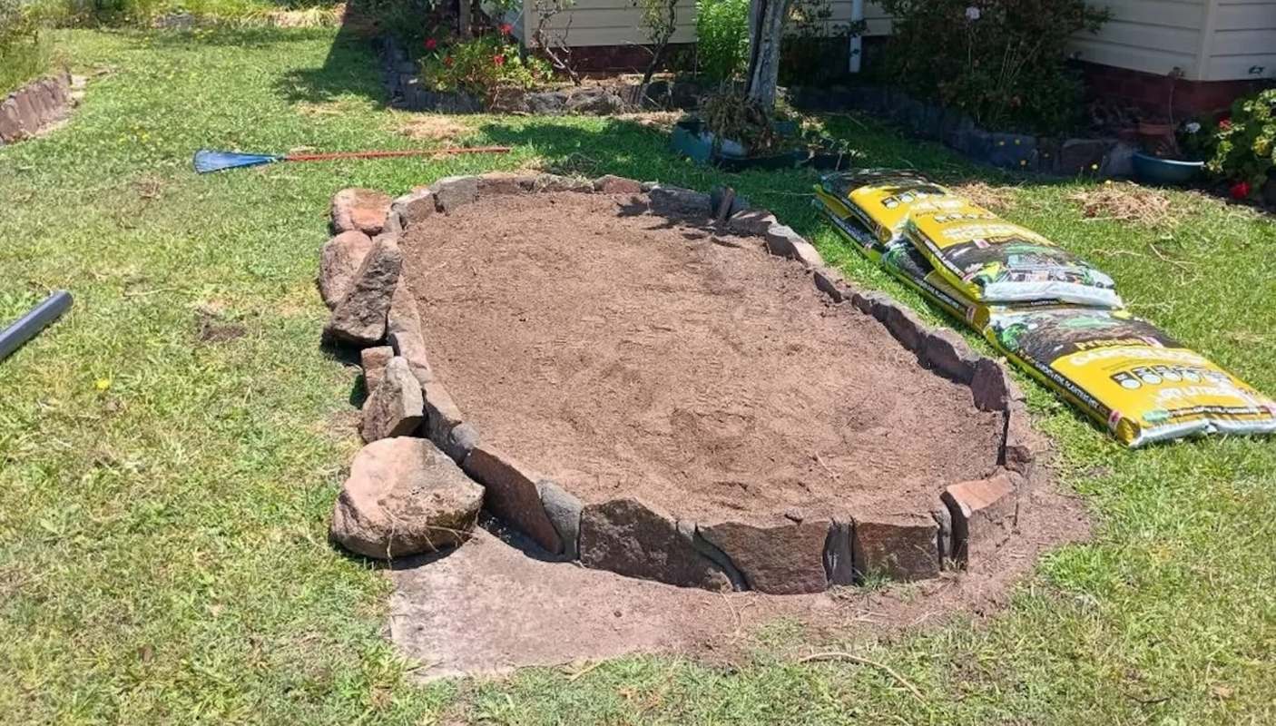 One Redditor's gardening tip ended up being a cautionary tale for anyone thinking of using plastic landscaping fabric.