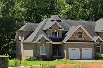 One Redditor shared a confusing photo of what looks like a McMansion but might actually be four different houses.