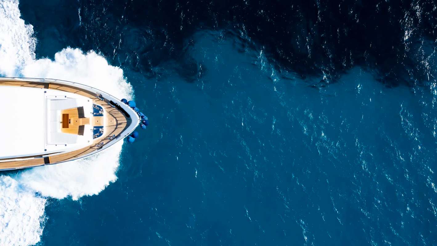 Strong winds in Palm Beach, Florida, sent a luxury megayacht crashing into the dock of a private marina club.