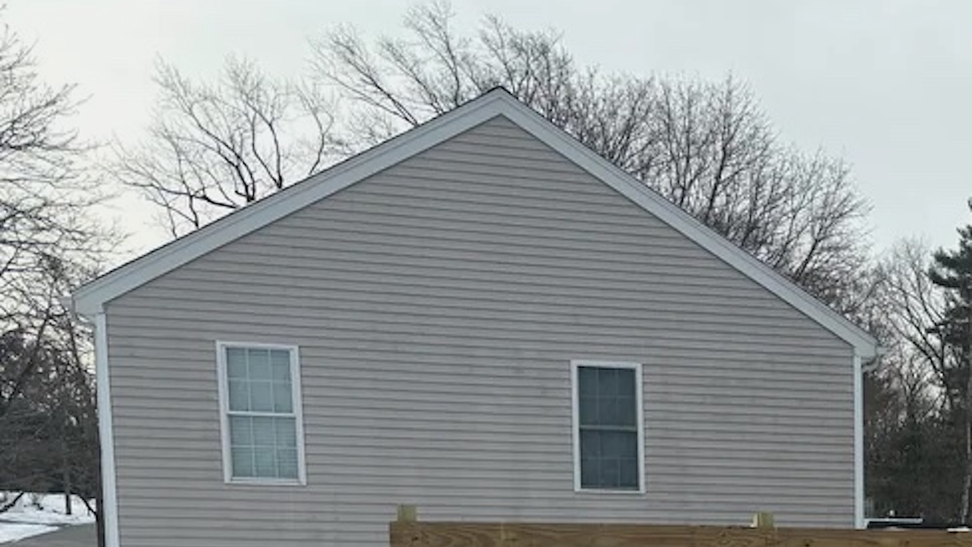 Homeowner met with instant backlash after trying to take down neighbor's money-saving upgrade: 'Why does it bother you?'