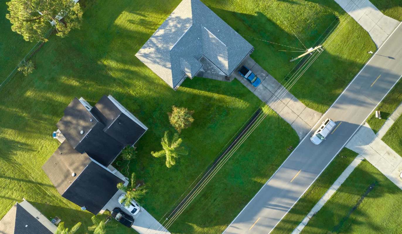 One Redditor was dealing with a frustrating neighbor's parking situation and turned to the r/neighborsfromhell subreddit for advice.