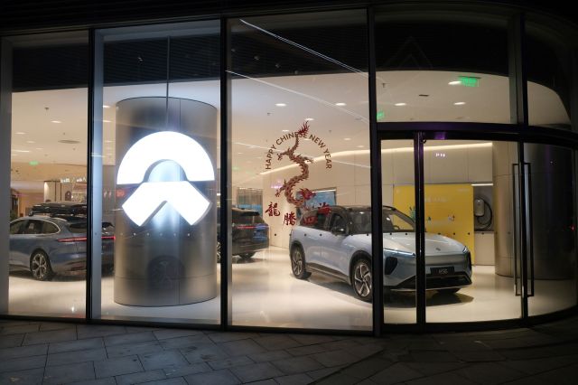 A major electric vehicle battery swapping milestone just dropped, and it could change how we think about charging forever.