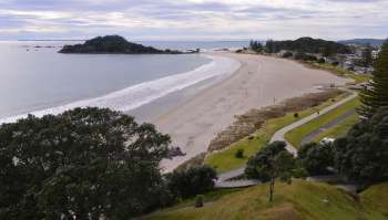 A kayaker called for help after she spotted oil spilling from an overturned yacht on the water in New Zealand.