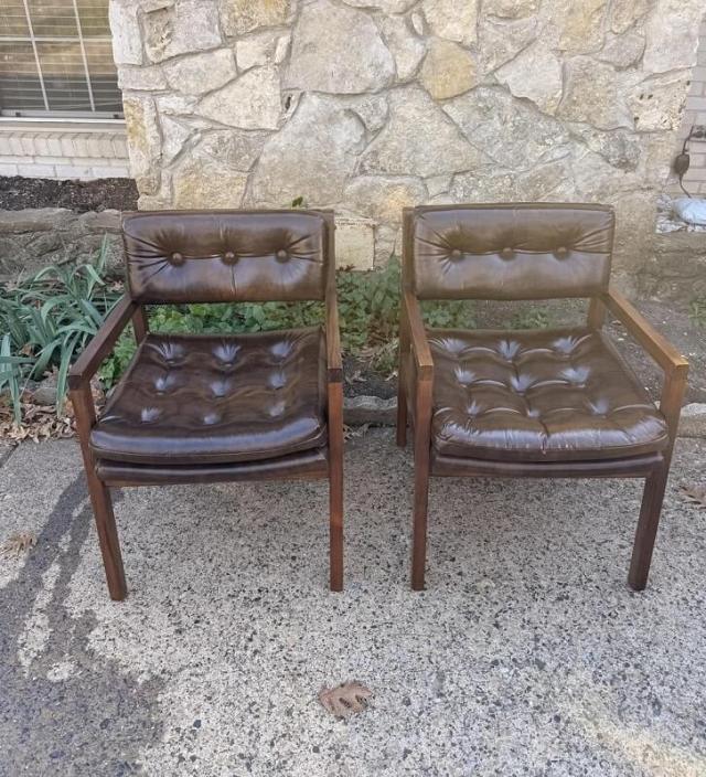 One Redditor shared their surprising curb find, revealing two perfectly good mid-century wooden chairs that just needed a deep clean.
