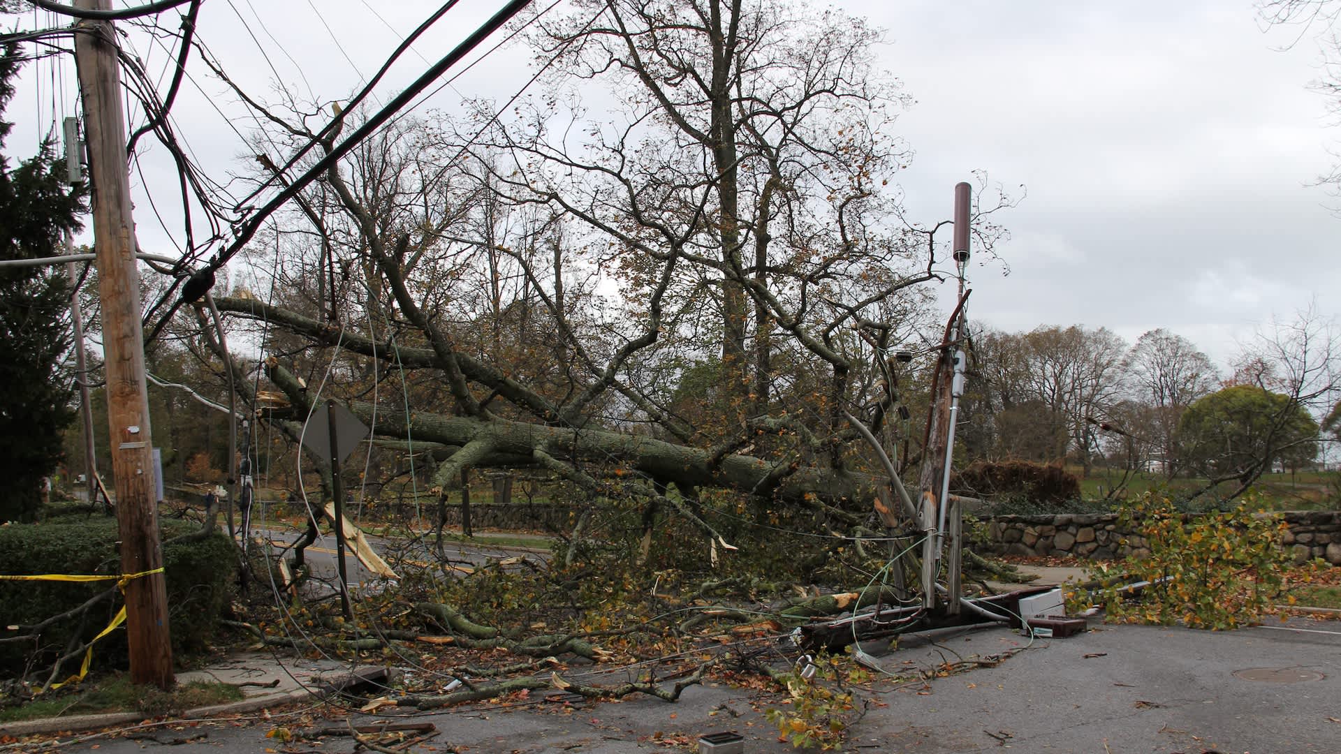 Minneapolis homeowner shares concerns after region of city goes dark for 2 days: 'What the heck do you do?'