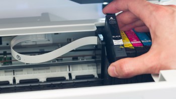 Los Angeles is advancing its mission to eliminate plastic waste by proposing a first-of-its-kind ban on single-use printer cartridges.