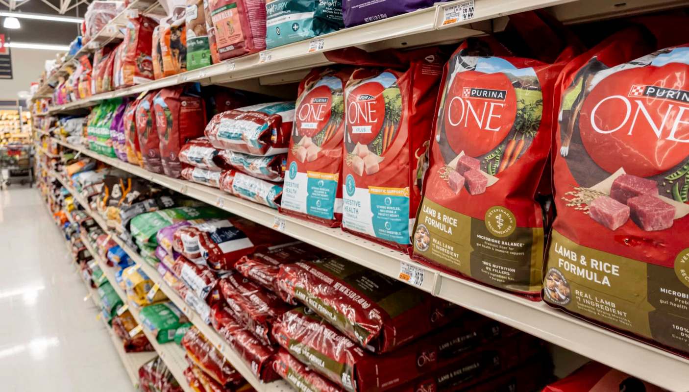 United Premium Foods has eliminated disposable cardboard from its fresh pet food distribution network, to be replaced by reusable plastic containers.