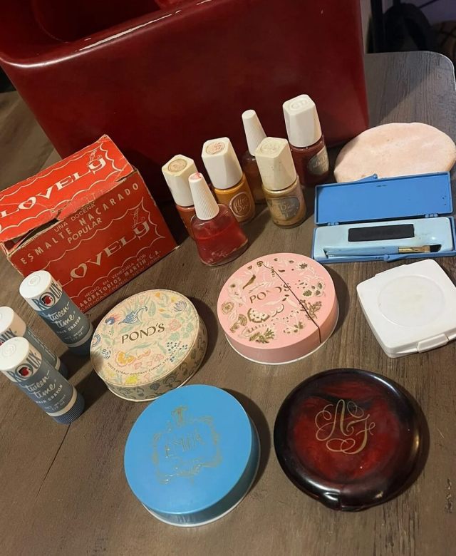 One Redditor was thrilled to find a time capsule with vintage makeup in a purse they'd bought at the thrift store.