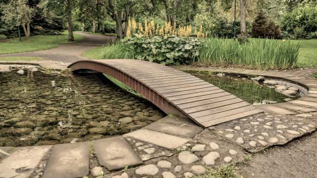 A Redditor saw a blinking light in the grass and shared a video of the object, which was identified by others as disposable vape litter.