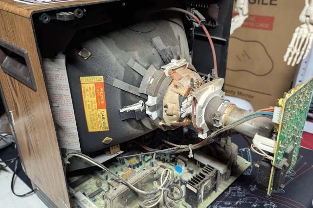 A redditor shared the story of how they found a small vintage TV that had been discarded and decided to restore it.