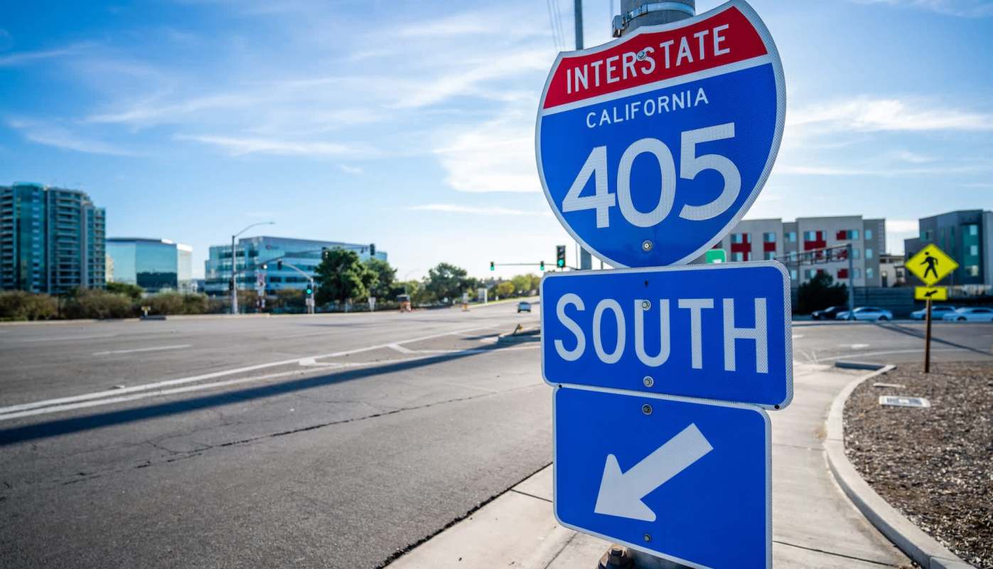 A Redditor posted a video of Interstate 405 in Los Angeles, highlighting Americans' dependence on cars and sparking frustration.