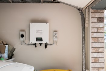 A new report shows Americans raced to beat the deadline for the canceled solar tax credit.