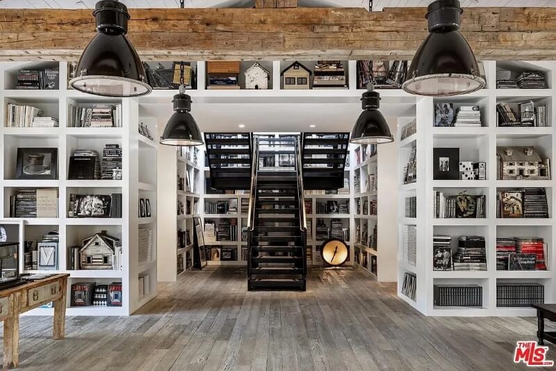 Diane Keaton's massive estate is on the market drawing some criticism on the subreddit r/CelebrityHomes.