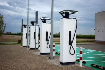 Public electric vehicle charging stations may be more reliable than most drivers think, according to survey results from Michigan-based market research firm Escalent.