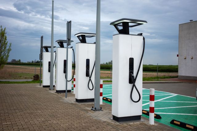 Public electric vehicle charging stations may be more reliable than most drivers think, according to survey results from Michigan-based market research firm Escalent.