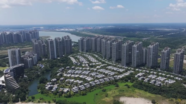 Forest City is a fascinating and massive, almost entirely abandoned city built by a Chinese real estate company in Malaysia.