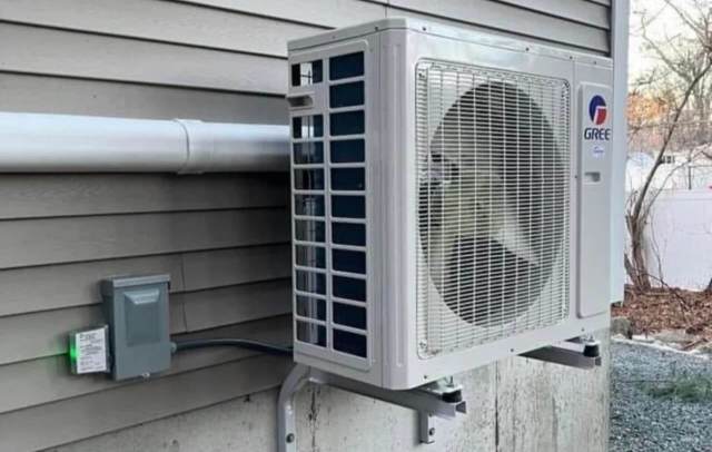 One homeowner put this theory to the test with a DIY heat pump installation in their New England home and shared their full experience on Reddit.