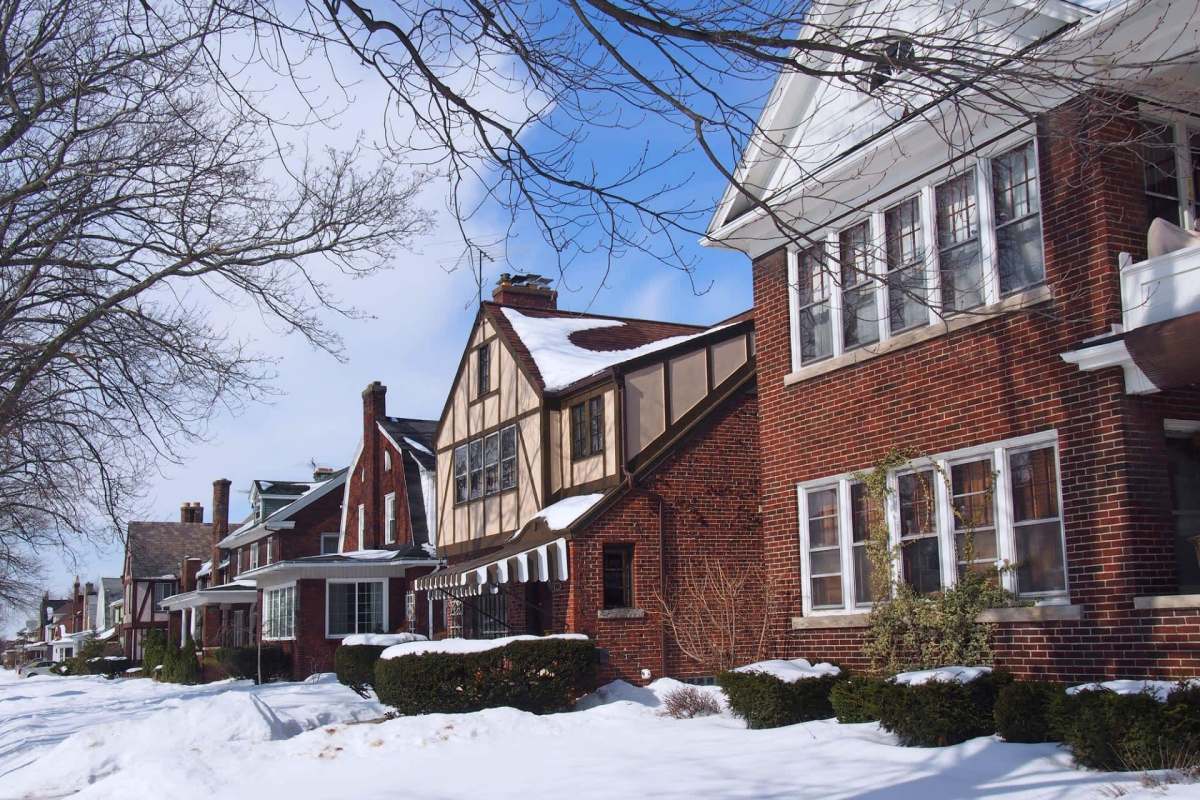 A frustrated homeowner drew attention online after saying their Florida homeowners association threatened a $1,000 fine over plants that had simply gone dormant for winter.