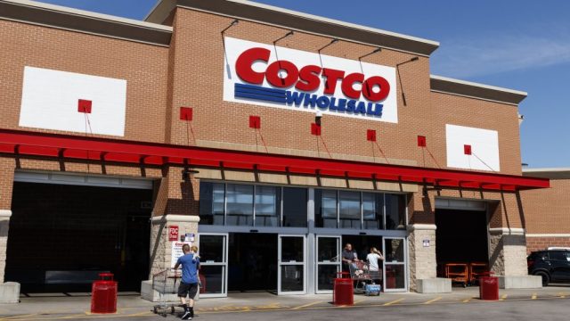 Costco's online trade-in program offers customers the luxury of properly recycling their old electronics in exchange for money toward groceries.