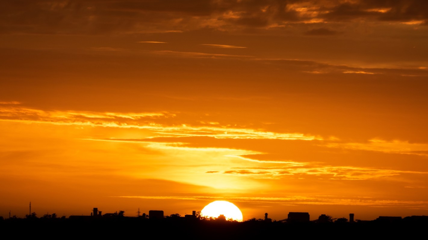 Several U.S. states across the West and Southwest — including California and Arizona — are set to experience an unprecedented spring heat wave this week, with temperatures soaring to record levels.