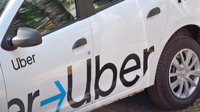 Uber will soon offer incentives to companies for building more electric vehicle charging stations.