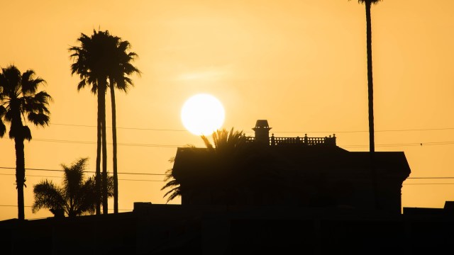 Meteorologists are warning of unusual temperature swings across the United States, with some regions experiencing unseasonable summer-like heat.