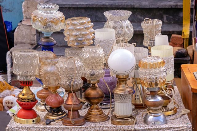 Shopping at thrift stores can sometimes feel like hitting the jackpot, as one customer found out while looking at vintage lamps.