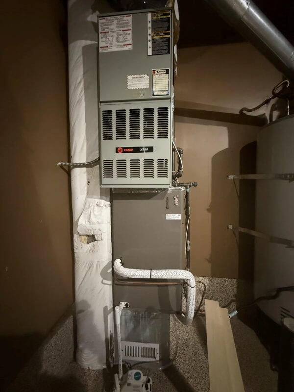 A homeowner took to Reddit to bemoan a baffling installation of a heat pump and furnace system.