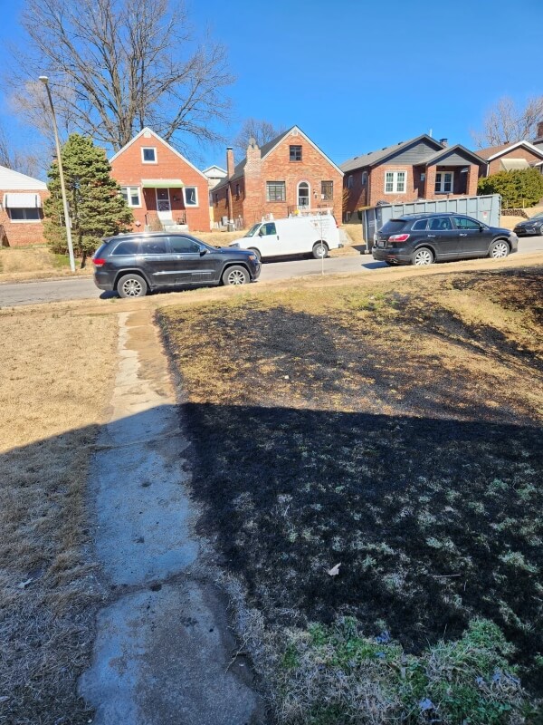 One Reddit user from Saint Louis made lemonade from lemons when their neighbor accidentally set fire to their lawn.