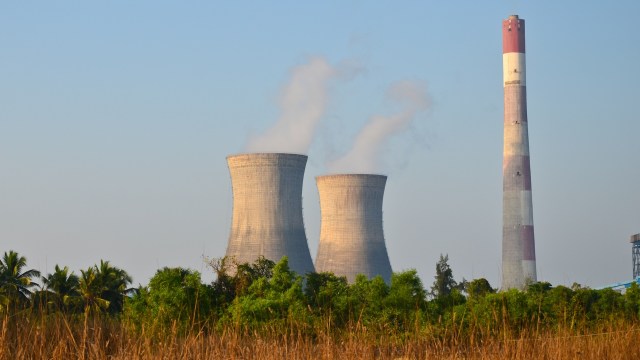 Arizona lawmakers and energy officials on both sides of the political aisle are throwing their support behind new nuclear power in the state.