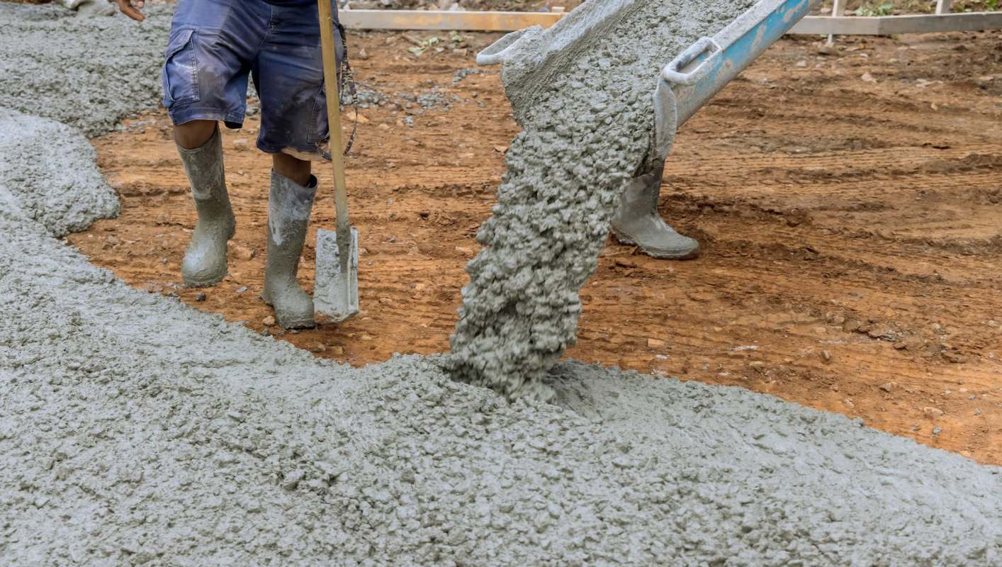 An international team is examining how effective palm oil, fuel ash, and jute fiber are when replacing heavily polluting ingredients in common cement.