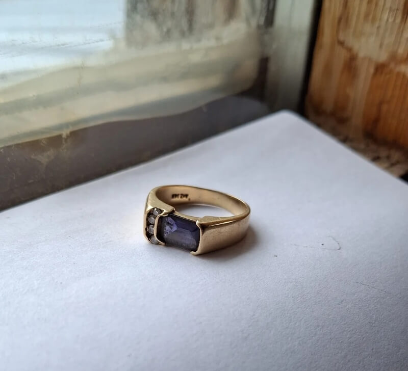 One Redditor found a valuable sapphire ring in the pocket of thrifted pants, prompting a discussion about shopping second-hand.